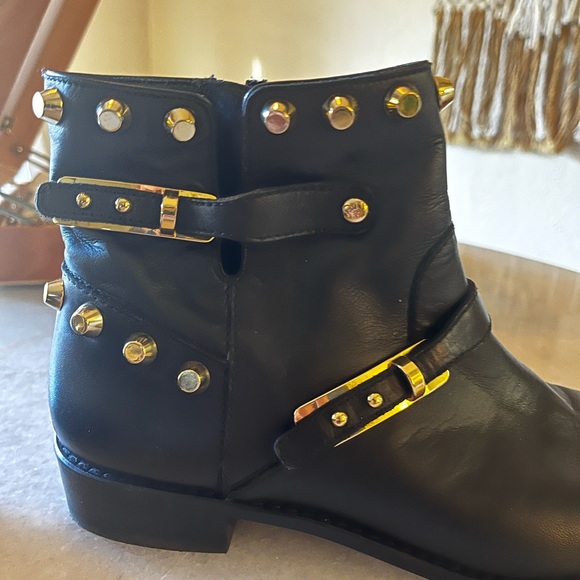 NEW Stuart Weitzman GoWest Studded Leather Ankle Boot, Black - Size 7.5 - Picture 2 of 8